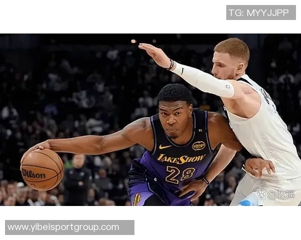 稳定发挥麦克丹尼尔斯半场高效表现助球队争胜