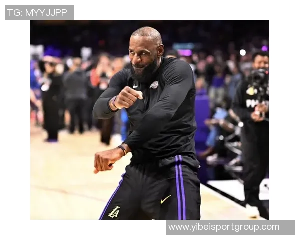 詹姆斯生涯总助攻数达13744次距离超越保罗仅差42次