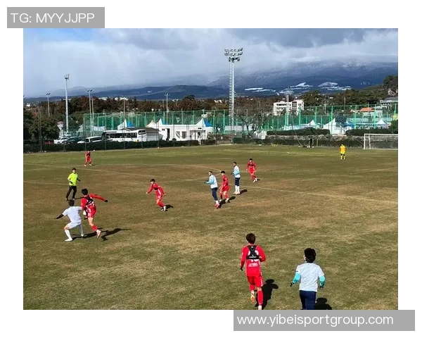 上海海港队昨晚重新集结开启为期三周的海外冬训拉练新征程