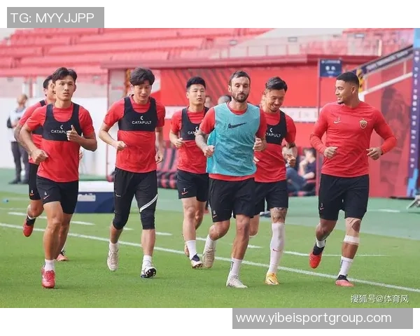 上海海港队昨晚重新集结开启为期三周的海外冬训拉练新征程